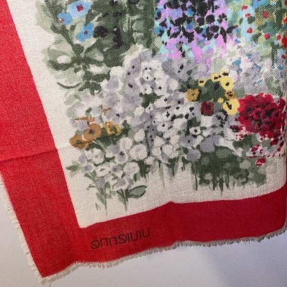Vivienne Vintage Raw Edge Floral Square Scarf - Picture 11 of 16